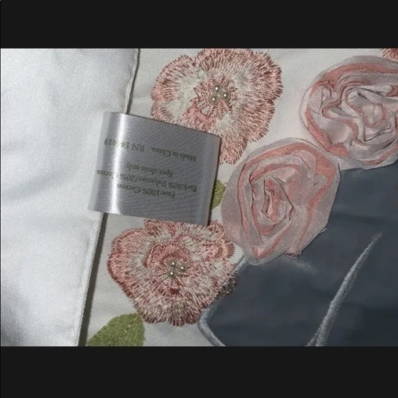 INSPIRED TREASURES EASTER RABBIT NWT EMBROIDERED TABLE RUNNER 16" X 72” - Picture 5 of 8